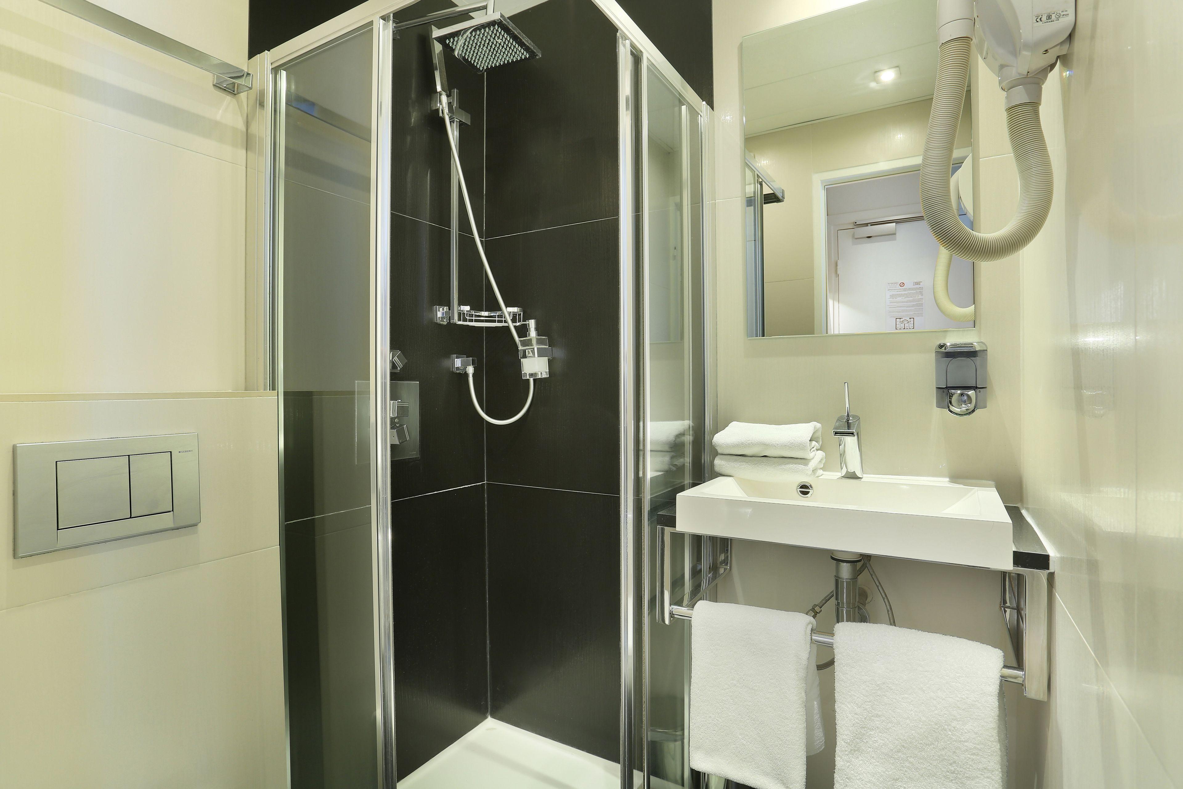 Nouvel Eiffel Hotel 3*