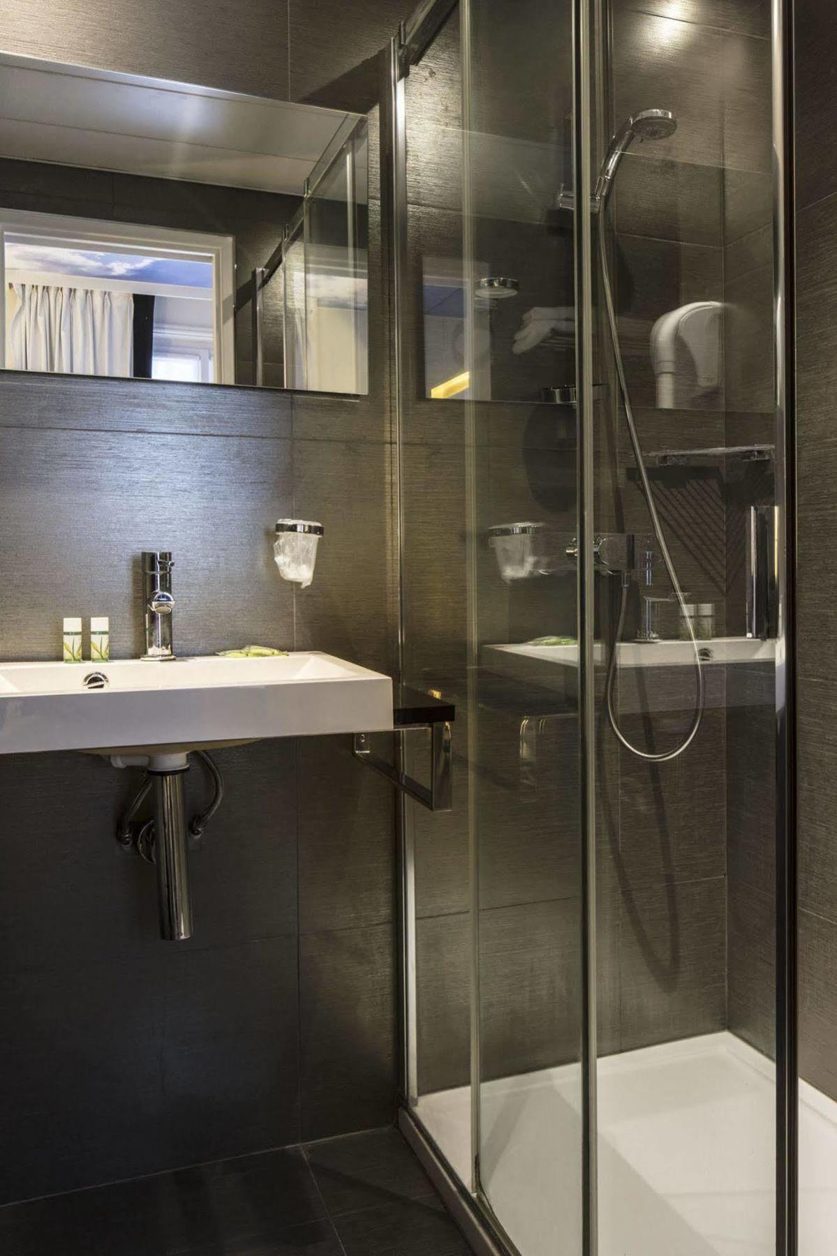 Hotel Nouvel Eiffel Parigi
